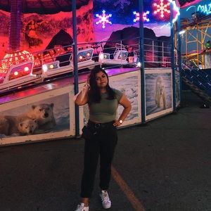 Meet your Posher, Hania